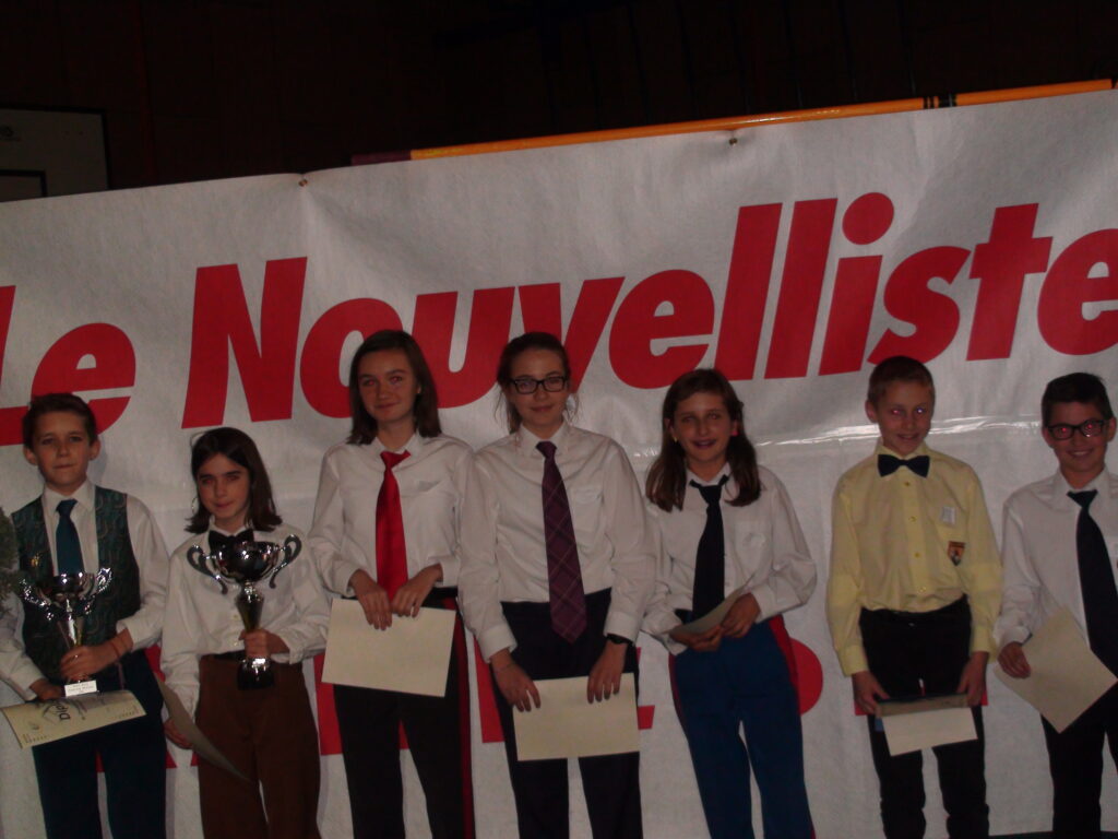 Les finalistes des minimes (de g. à dr.): Jonathan Gaillard (2e), Nell Vuignier (1ère), Agnès Bornet (6e), Elia Davoli (6e), Oriana Brückel (4e), Martin Cordonier (4e),Adrien Mabillard (3e).